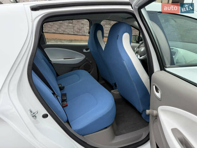 Белый Рено Зое, объемом двигателя 0 л и пробегом 106 тыс. км за 8100 $, фото 13 на Automoto.ua