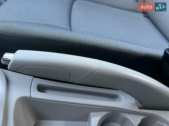 Белый Рено Зое, объемом двигателя 0 л и пробегом 155 тыс. км за 6999 $, фото 28 на Automoto.ua