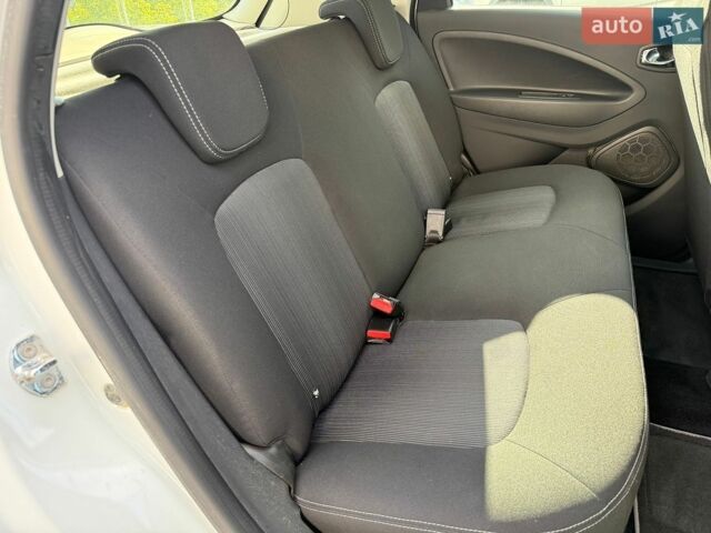 Білий Рено Зое, об'ємом двигуна 0 л та пробігом 90 тис. км за 9300 $, фото 32 на Automoto.ua