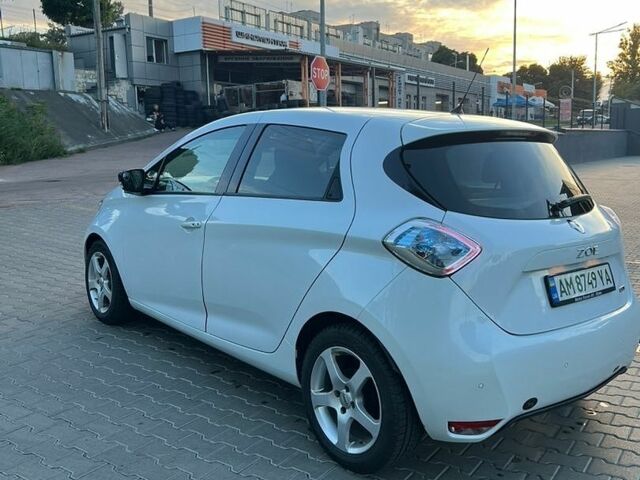 Белый Рено Зое, объемом двигателя 0 л и пробегом 83 тыс. км за 10399 $, фото 7 на Automoto.ua