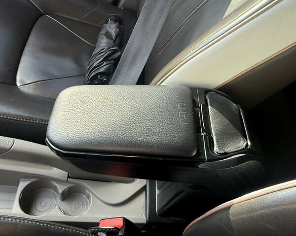 Білий Рено Зое, об'ємом двигуна 0 л та пробігом 128 тис. км за 9400 $, фото 11 на Automoto.ua