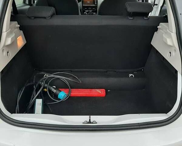 Білий Рено Зое, об'ємом двигуна 0 л та пробігом 123 тис. км за 9650 $, фото 67 на Automoto.ua