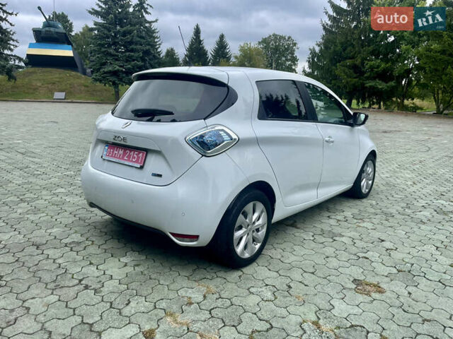Белый Рено Зое, объемом двигателя 0 л и пробегом 55 тыс. км за 9500 $, фото 7 на Automoto.ua
