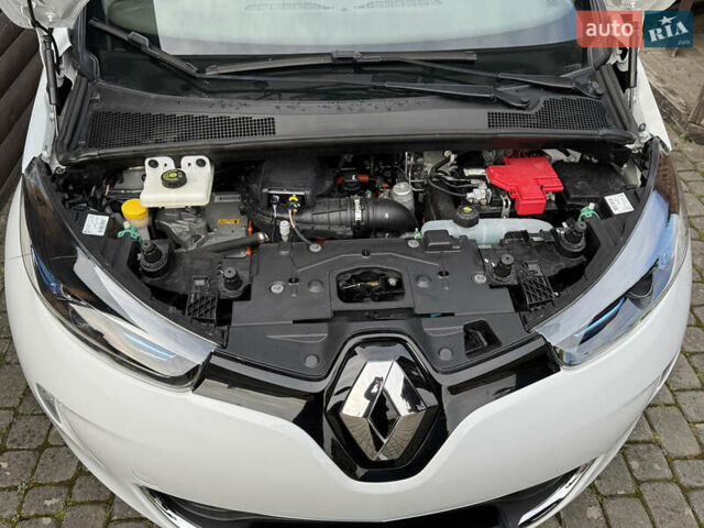 Белый Рено Зое, объемом двигателя 0 л и пробегом 77 тыс. км за 9499 $, фото 87 на Automoto.ua