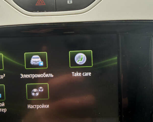 Белый Рено Зое, объемом двигателя 0 л и пробегом 112 тыс. км за 8700 $, фото 12 на Automoto.ua