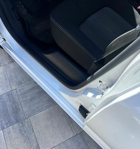 Белый Рено Зое, объемом двигателя 0 л и пробегом 108 тыс. км за 8900 $, фото 15 на Automoto.ua