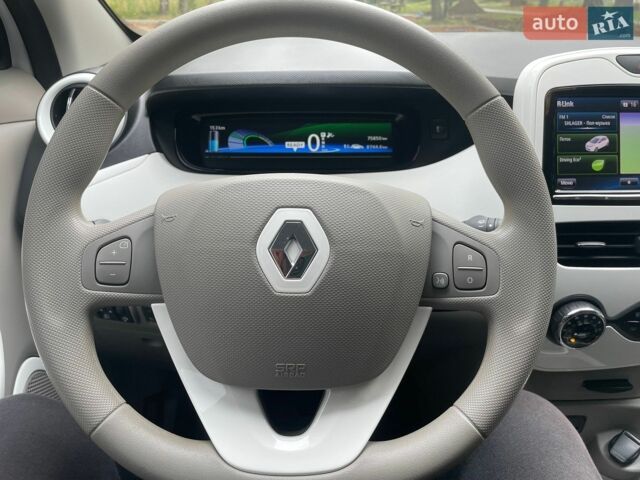 Білий Рено Зое, об'ємом двигуна 0 л та пробігом 76 тис. км за 9750 $, фото 16 на Automoto.ua