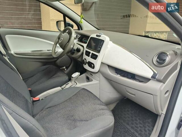 Рено Зое 2017 в Надворной на Automoto.ua Белый Рено Зое, объемом двигателя 0 л и пробегом 62 тыс. км за 9900 $, фото 12 на Automoto.ua