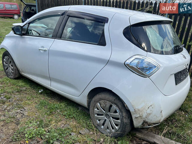 Белый Рено Зое, объемом двигателя 0 л и пробегом 208 тыс. км за 4199 $, фото 1 на Automoto.ua