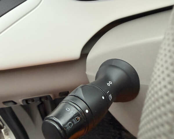 Білий Рено Зое, об'ємом двигуна 0 л та пробігом 104 тис. км за 8700 $, фото 22 на Automoto.ua