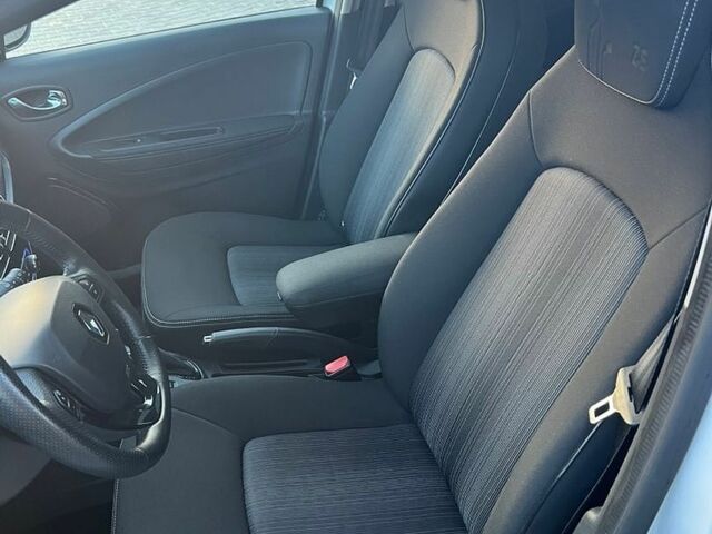 Белый Рено Зое, объемом двигателя 0 л и пробегом 83 тыс. км за 10399 $, фото 18 на Automoto.ua