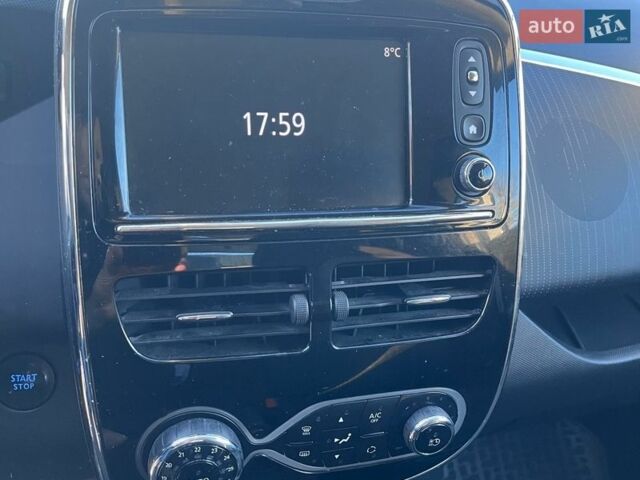 Белый Рено Зое, объемом двигателя 0 л и пробегом 118 тыс. км за 9899 $, фото 23 на Automoto.ua