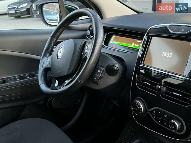 Белый Рено Зое, объемом двигателя 0 л и пробегом 95 тыс. км за 8940 $, фото 14 на Automoto.ua
