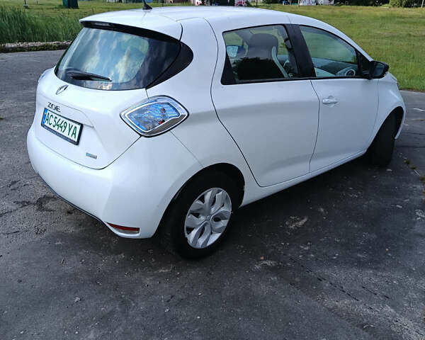 Белый Рено Зое, объемом двигателя 0 л и пробегом 170 тыс. км за 5851 $, фото 5 на Automoto.ua