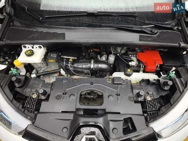 Білий Рено Зое, об'ємом двигуна 0 л та пробігом 100 тис. км за 4500 $, фото 15 на Automoto.ua
