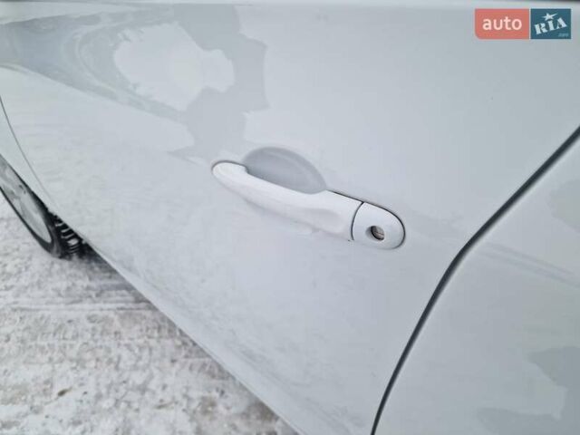 Білий Рено Зое, об'ємом двигуна 0 л та пробігом 33 тис. км за 9900 $, фото 17 на Automoto.ua