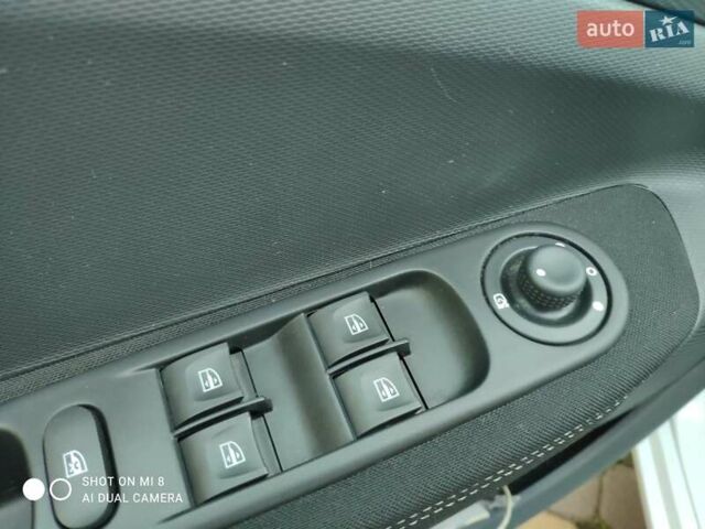 Білий Рено Зое, об'ємом двигуна 0 л та пробігом 65 тис. км за 9350 $, фото 20 на Automoto.ua