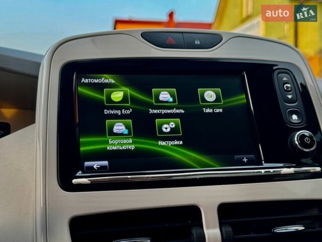 Белый Рено Зое, объемом двигателя 0 л и пробегом 96 тыс. км за 9495 $, фото 99 на Automoto.ua