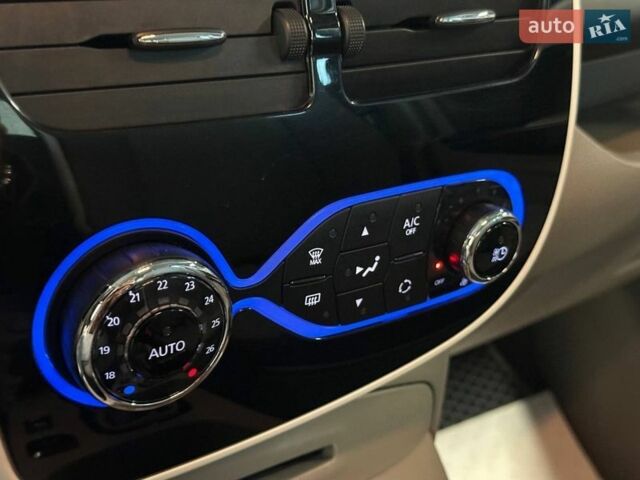 Білий Рено Зое, об'ємом двигуна 0 л та пробігом 121 тис. км за 7300 $, фото 17 на Automoto.ua