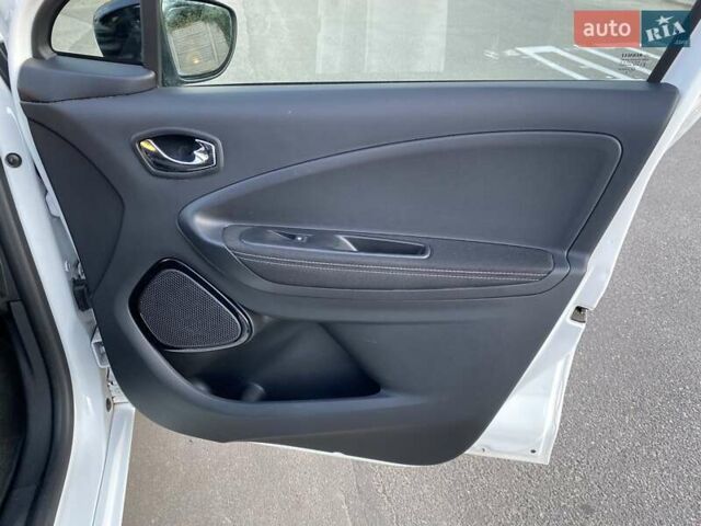 Белый Рено Зое, объемом двигателя 0 л и пробегом 108 тыс. км за 9500 $, фото 19 на Automoto.ua