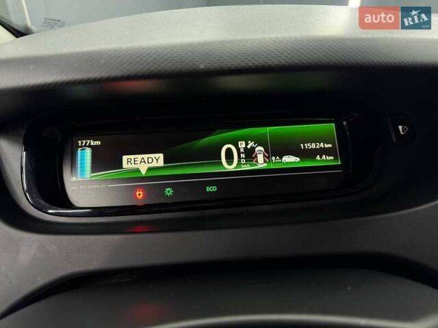 Белый Рено Зое, объемом двигателя 0 л и пробегом 115 тыс. км за 9950 $, фото 35 на Automoto.ua