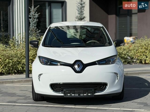 Белый Рено Зое, объемом двигателя 0 л и пробегом 83 тыс. км за 8200 $, фото 1 на Automoto.ua