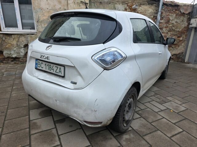 Белый Рено Зое, объемом двигателя 0 л и пробегом 152 тыс. км за 8400 $, фото 14 на Automoto.ua