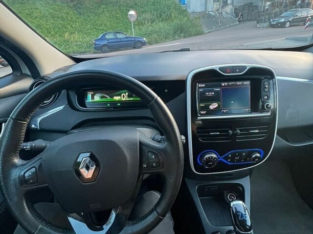 Белый Рено Зое, объемом двигателя 0 л и пробегом 83 тыс. км за 10399 $, фото 15 на Automoto.ua