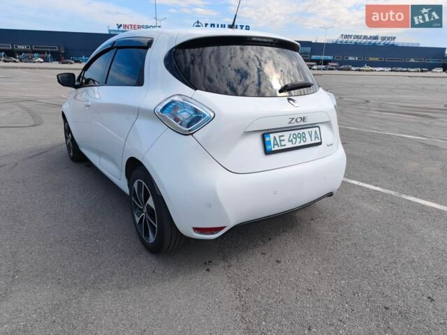 Белый Рено Зое, объемом двигателя 0 л и пробегом 205 тыс. км за 9500 $, фото 6 на Automoto.ua