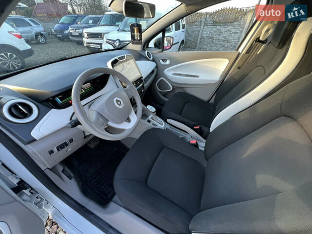 Белый Рено Зое, объемом двигателя 0 л и пробегом 94 тыс. км за 9199 $, фото 23 на Automoto.ua