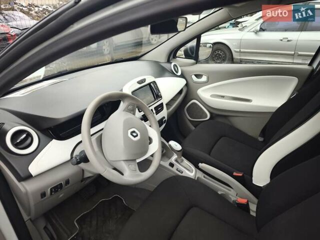 Білий Рено Зое, об'ємом двигуна 0 л та пробігом 100 тис. км за 4500 $, фото 5 на Automoto.ua