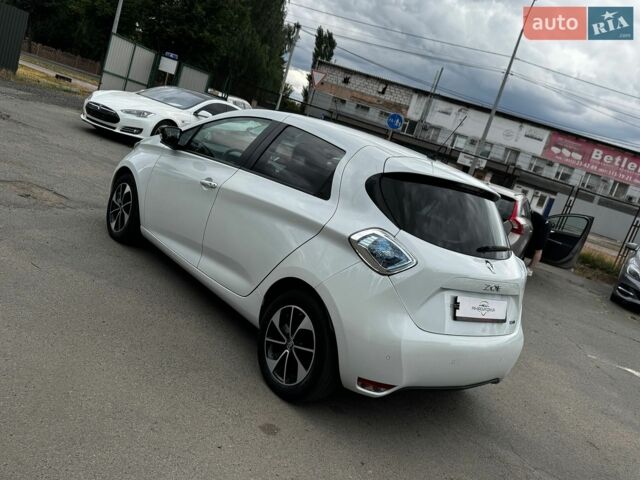 Белый Рено Зое, объемом двигателя 0 л и пробегом 136 тыс. км за 9500 $, фото 10 на Automoto.ua
