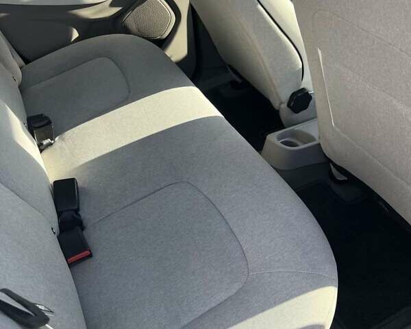 Белый Рено Зое, объемом двигателя 0 л и пробегом 75 тыс. км за 9250 $, фото 29 на Automoto.ua