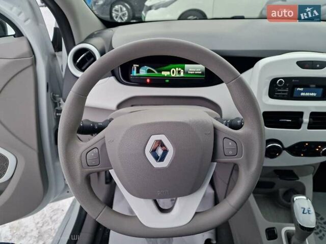 Білий Рено Зое, об'ємом двигуна 0 л та пробігом 33 тис. км за 9900 $, фото 23 на Automoto.ua
