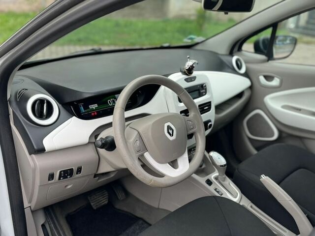 Білий Рено Зое, об'ємом двигуна 0 л та пробігом 157 тис. км за 8650 $, фото 15 на Automoto.ua