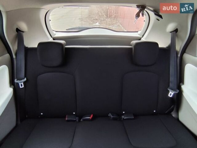 Белый Рено Зое, объемом двигателя 0 л и пробегом 113 тыс. км за 9300 $, фото 10 на Automoto.ua