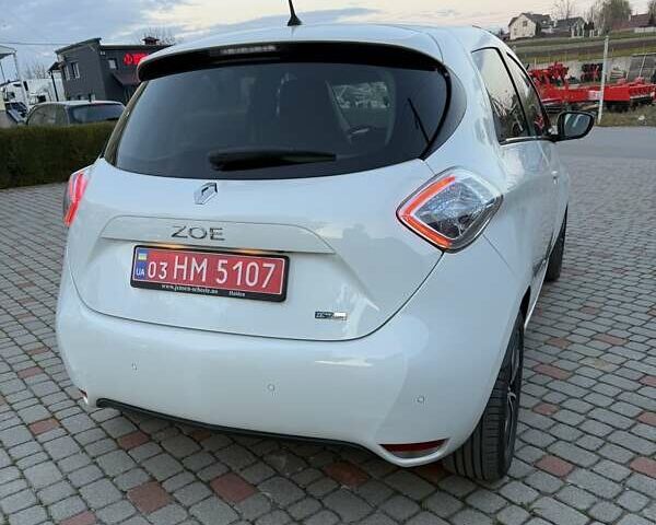 Белый Рено Зое, объемом двигателя 0 л и пробегом 132 тыс. км за 8800 $, фото 7 на Automoto.ua