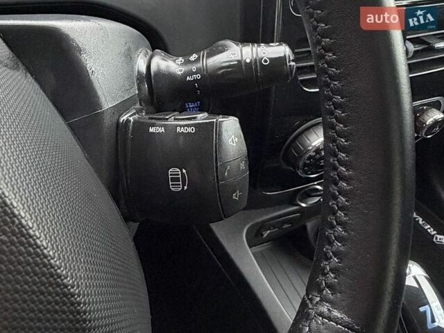 Белый Рено Зое, объемом двигателя 0 л и пробегом 78 тыс. км за 9450 $, фото 68 на Automoto.ua