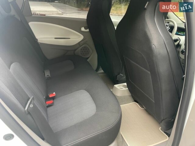 Білий Рено Зое, об'ємом двигуна 0 л та пробігом 76 тис. км за 9750 $, фото 24 на Automoto.ua