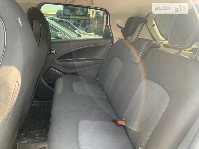 Белый Рено Зое, объемом двигателя 0 л и пробегом 120 тыс. км за 9850 $, фото 39 на Automoto.ua