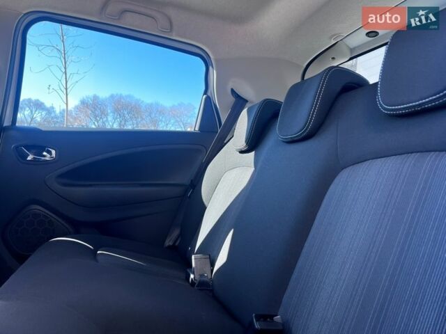 Белый Рено Зое, объемом двигателя 0 л и пробегом 108 тыс. км за 8900 $, фото 14 на Automoto.ua