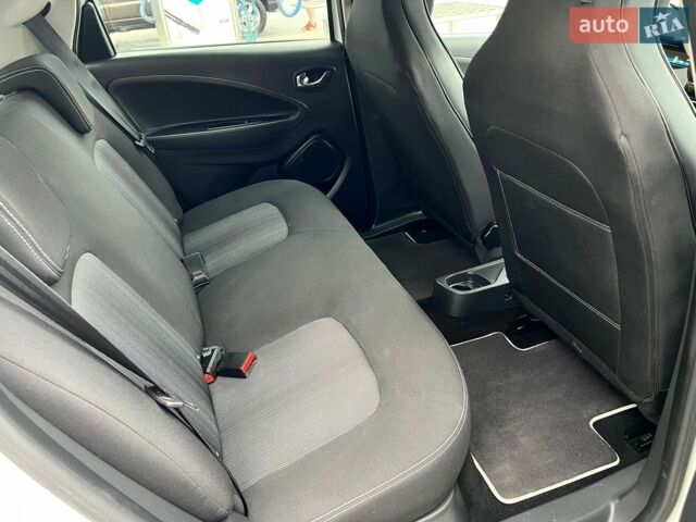 Белый Рено Зое, объемом двигателя 0 л и пробегом 87 тыс. км за 10400 $, фото 26 на Automoto.ua