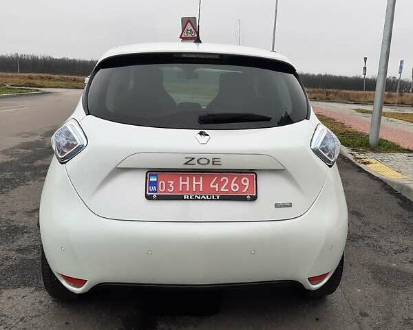 Білий Рено Зое, об'ємом двигуна 0 л та пробігом 123 тис. км за 9650 $, фото 4 на Automoto.ua