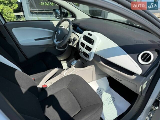 Белый Рено Зое, объемом двигателя 0 л и пробегом 179 тыс. км за 8700 $, фото 14 на Automoto.ua