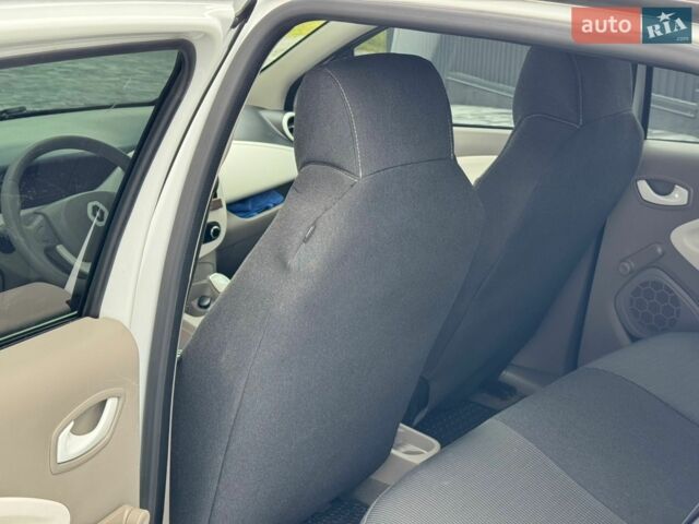 Білий Рено Зое, об'ємом двигуна 0 л та пробігом 85 тис. км за 9200 $, фото 119 на Automoto.ua
