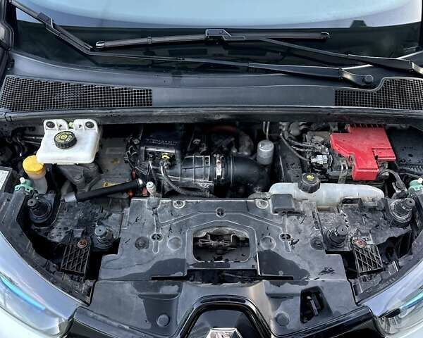 Белый Рено Зое, объемом двигателя 0 л и пробегом 127 тыс. км за 9800 $, фото 26 на Automoto.ua