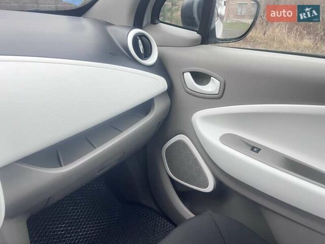 Білий Рено Зое, об'ємом двигуна 0 л та пробігом 113 тис. км за 9600 $, фото 20 на Automoto.ua