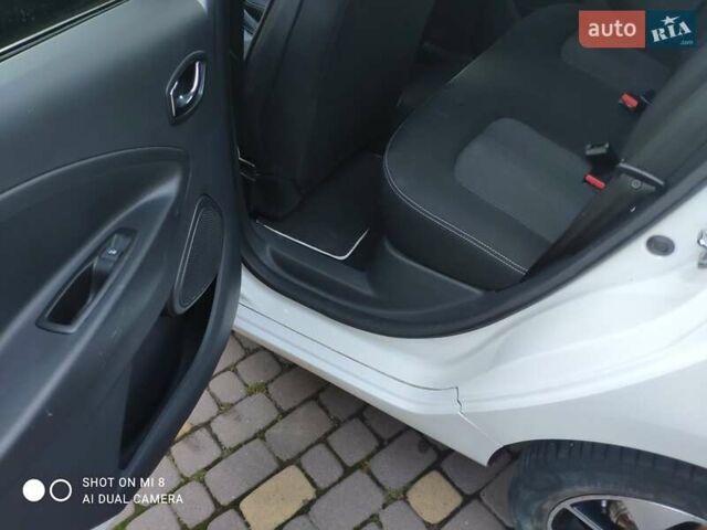 Білий Рено Зое, об'ємом двигуна 0 л та пробігом 65 тис. км за 9350 $, фото 33 на Automoto.ua