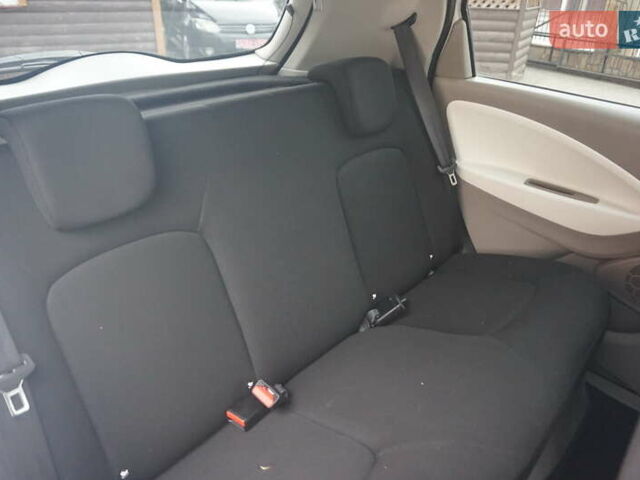 Белый Рено Зое, объемом двигателя 0 л и пробегом 60 тыс. км за 9222 $, фото 40 на Automoto.ua