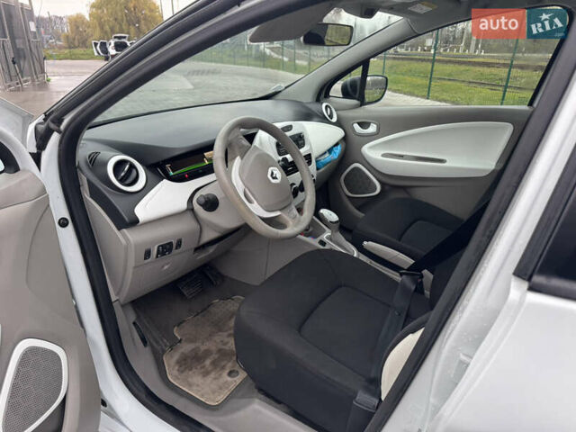 Белый Рено Зое, объемом двигателя 0 л и пробегом 63 тыс. км за 9200 $, фото 5 на Automoto.ua